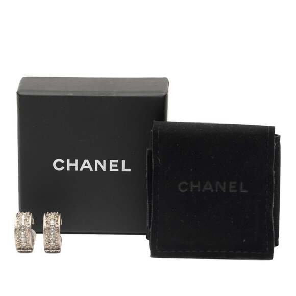 CHANEL Gold Logo Earrings - Picture 4 of 4